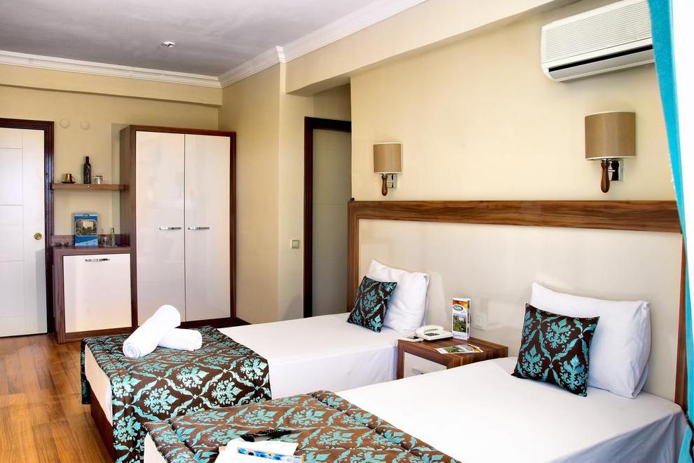 FLORA SUITES HOTEL - Family Room
